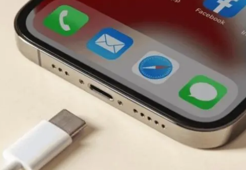 岳阳苹果15维修分享iPhone15改USB-C接口后能和安卓用户互借充电器吗